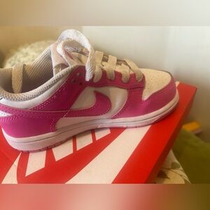 Nike dunk, low fuchsia, pink girls sneakers